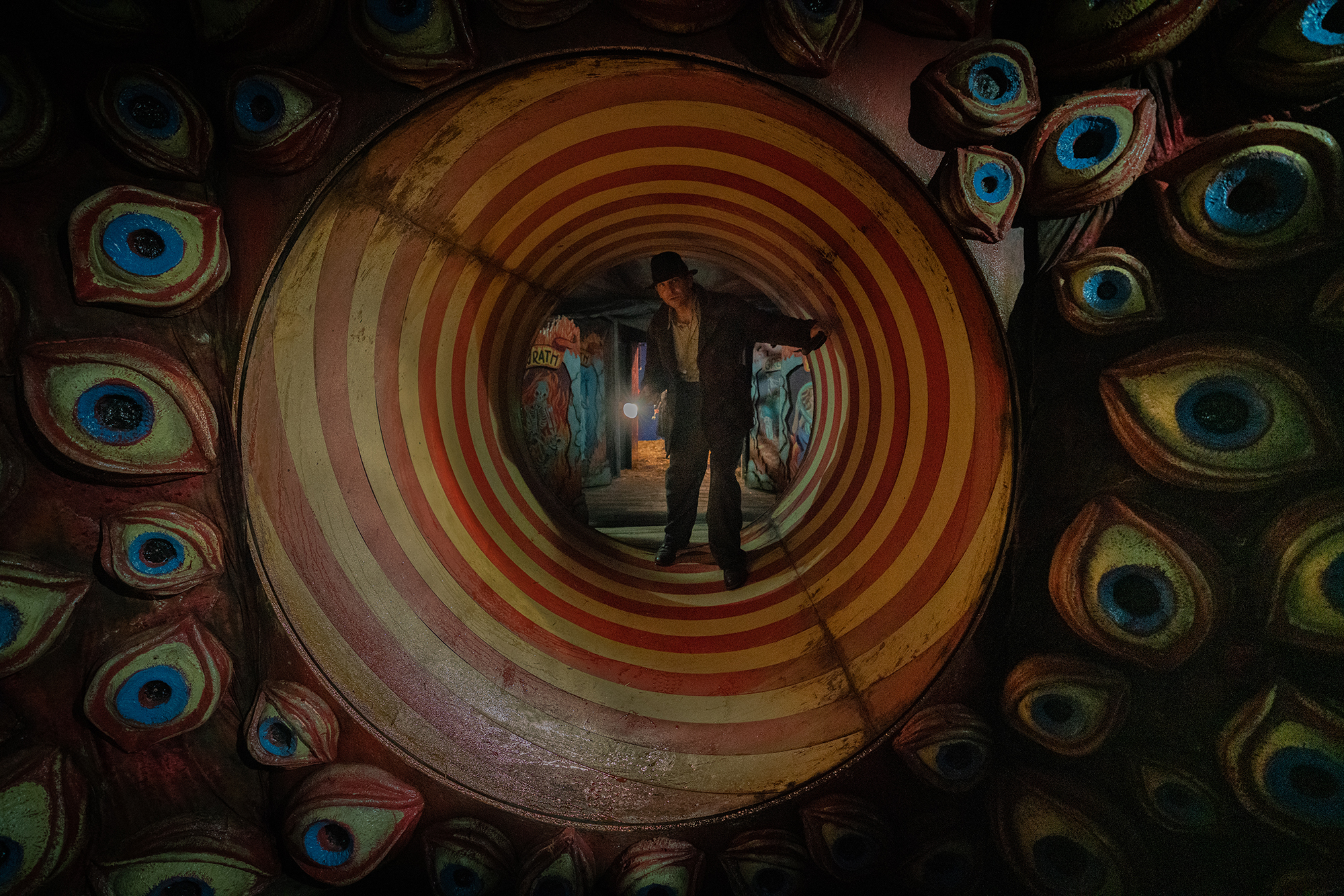Nightmare Alley: Foto Stanton nel labirinto degli specchi