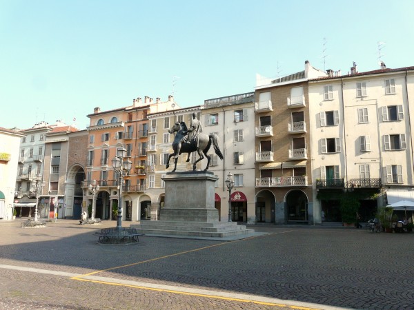 Casale_Monferrato-piazza_Mazzini5