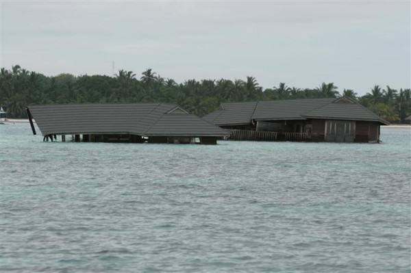 The Maldives after the Tsunami
