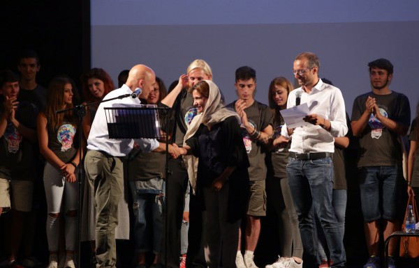 L.Zingaretti premia Ensieh Maleki @PesaroDocFest