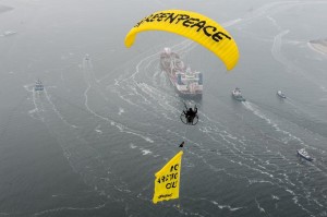 Protest Against Arctic Oil Shipment in Rotterdam Protest gegen Oellieferung aus der Arktis in Rotterdam