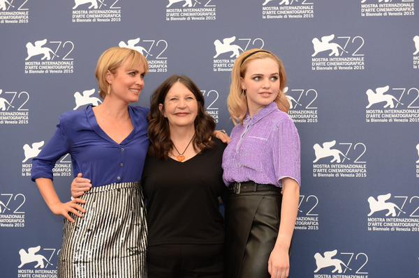 Venezia-72-Photocall-LOOKING-FOR-GRACE-Radha-Mitchell-Sue-Brooks-Odessa-Young-2015