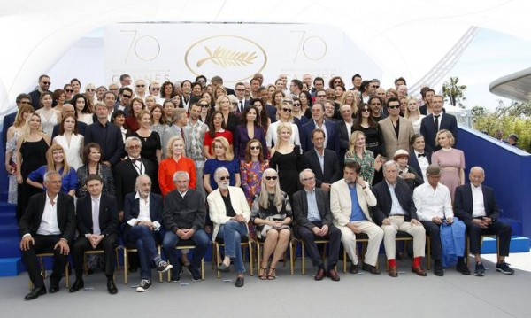 Cannes: oltre 100 star, foto di gruppo per 70 anni festival