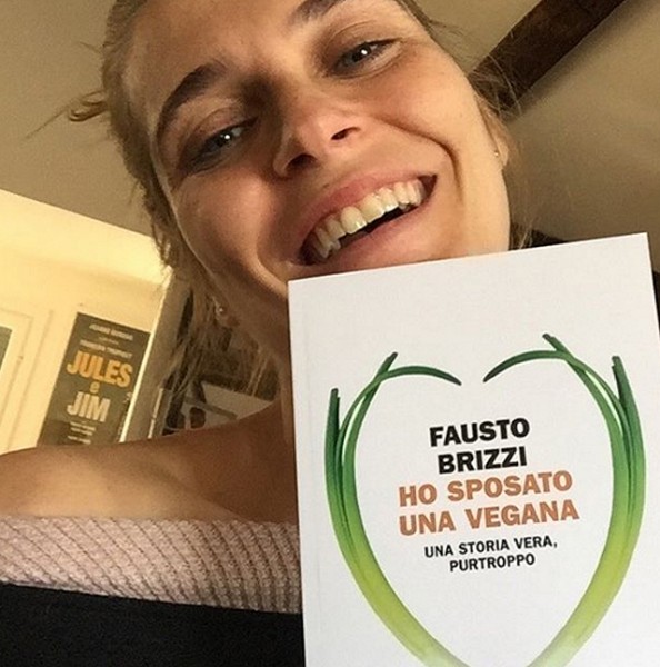claudia-zanella-libro-fausto-brizzi-ho-sposato-una-vegana-2016